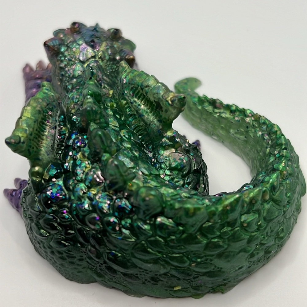Dragon figurine / sculpture in green and purple - Picture 5 of 11